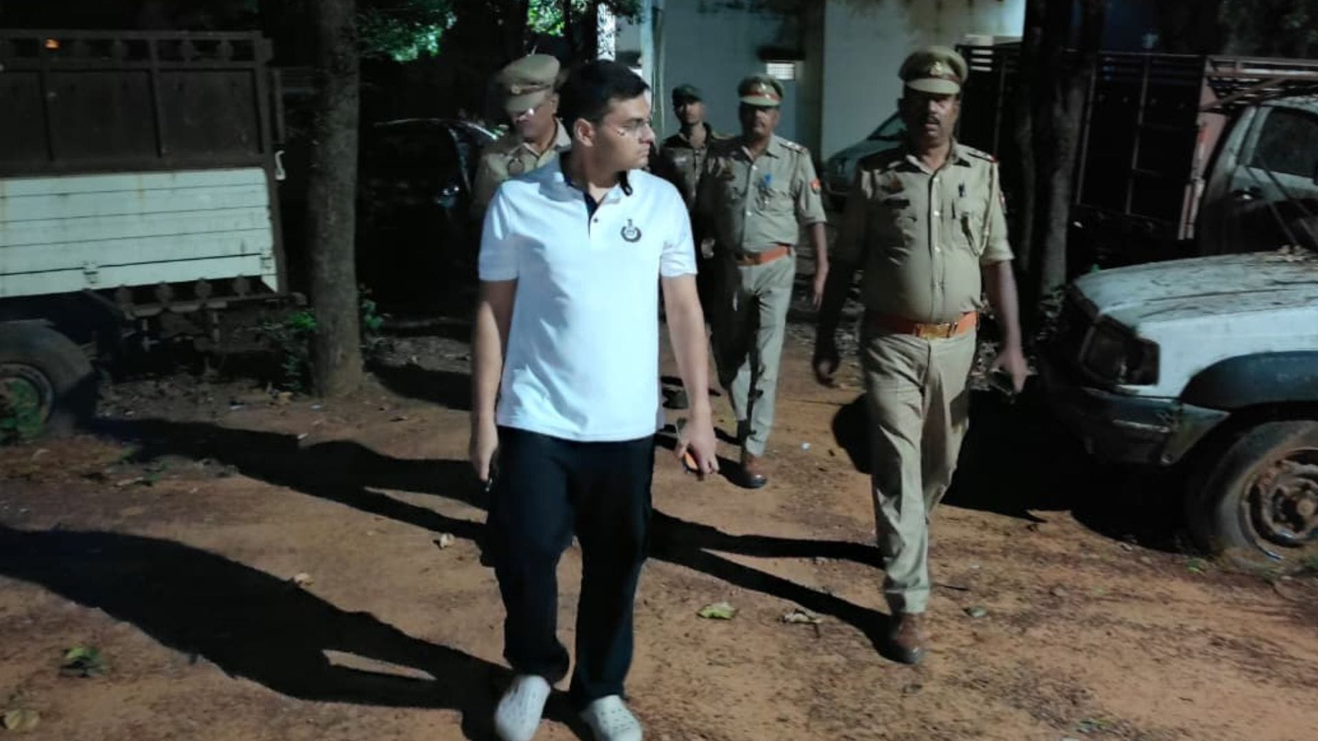 Sonbhadra SP put two people including SO line hazir on inspection