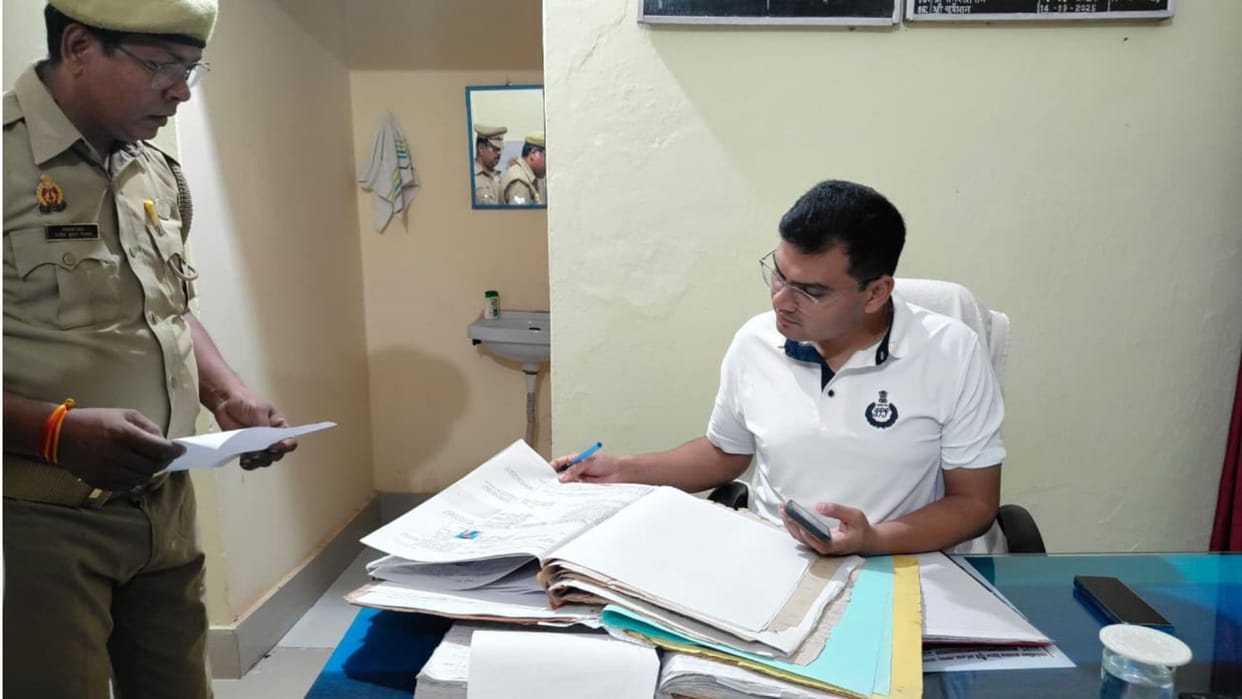 Sonbhadra SP put two people including SO line hazir on inspection