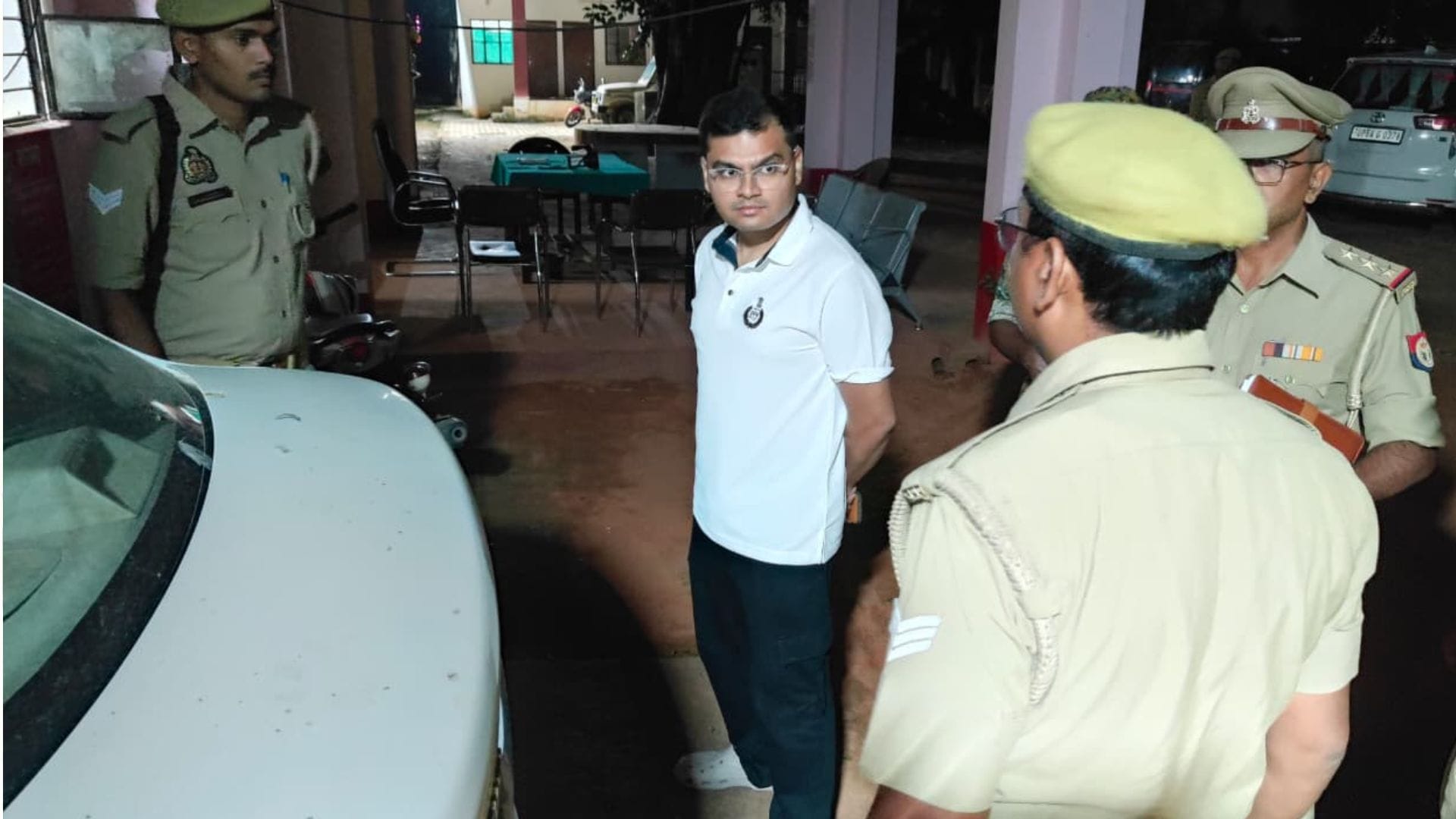 Sonbhadra SP put two people including SO line hazir on inspection