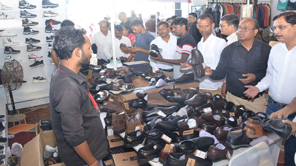 Kanpur: People showed great enthusiasm for indigenous products