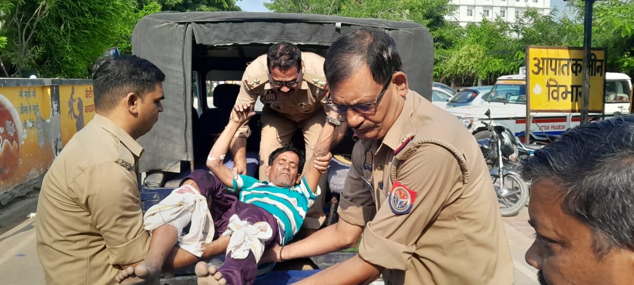 accused of misbehaving with girl was caught in encounter and escaped from district hospital in firozabad