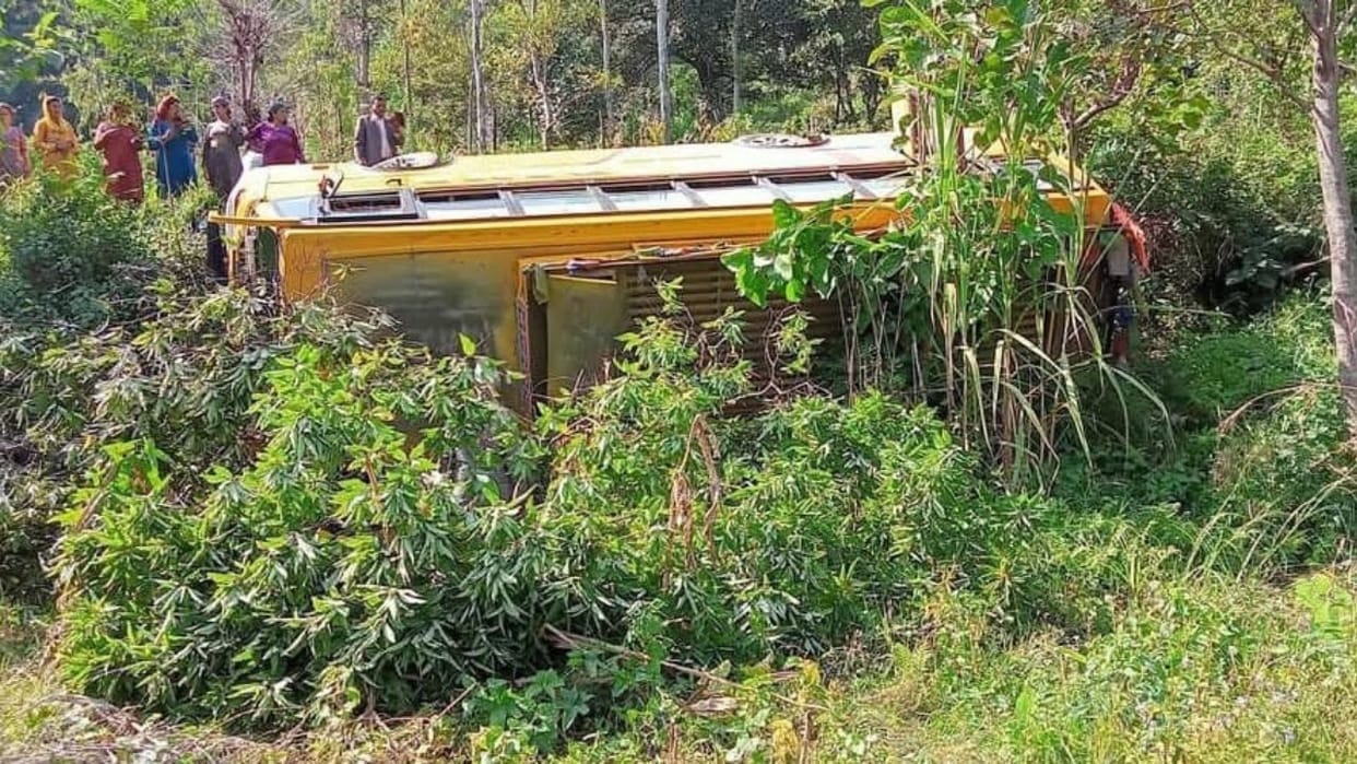 Himachal Solan Private bus carrying 42 people crashes many injured taken to AIIMS Bilaspur