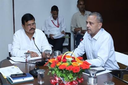 MP News: सिंहस्थ-2028 के लिए एम.पी. ट्रांसको के कार्यों की समीक्षा, मंत्री बोले- कार्य समय पर पूर्ण करें MP News: MP Transco's works reviewed for Simhastha-2028, Minister says - complete the work on time