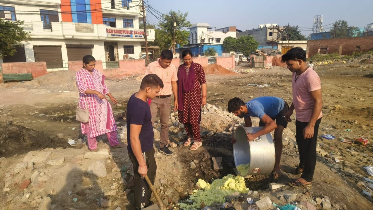UP: Adulterated khoya worth 1.5 crore rupees seized, fake oil also recovered; campaign to continue until Octob