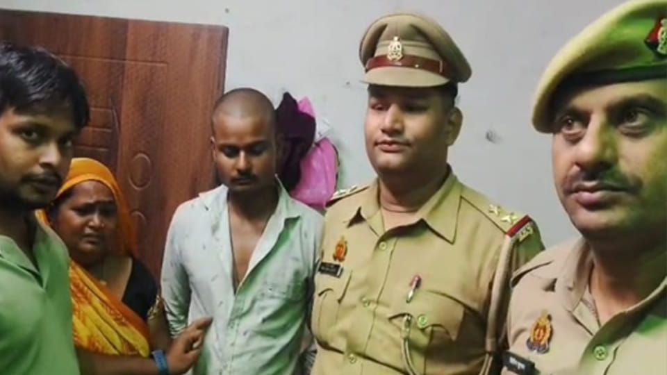 Unnao: Police responded to a Meta alert and rescued a young man who had hanged himself