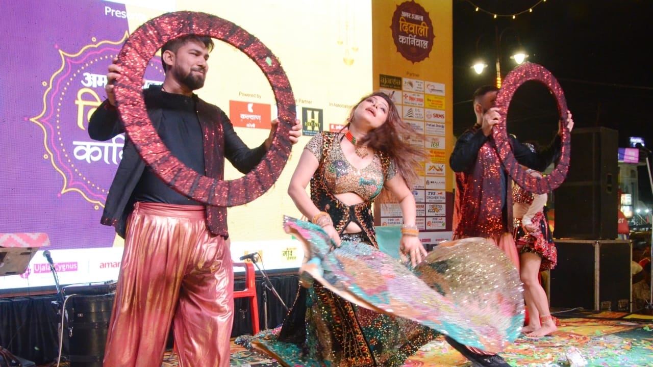 people dancing and children have fun at Amar Ujala Diwali Carnival in Bareilly