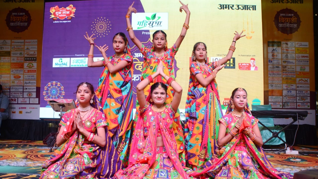 people dancing and children have fun at Amar Ujala Diwali Carnival in Bareilly