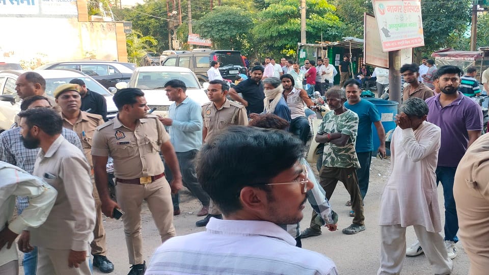 Meerut: When police harassed him, the transporter consumed poison, when the accused was caught