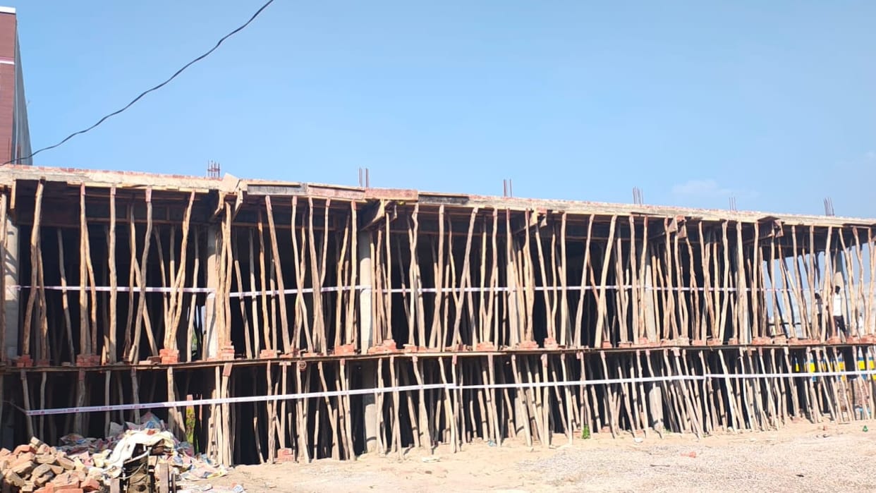 BDA bulldozer runs on three illegal constructions in Bareilly