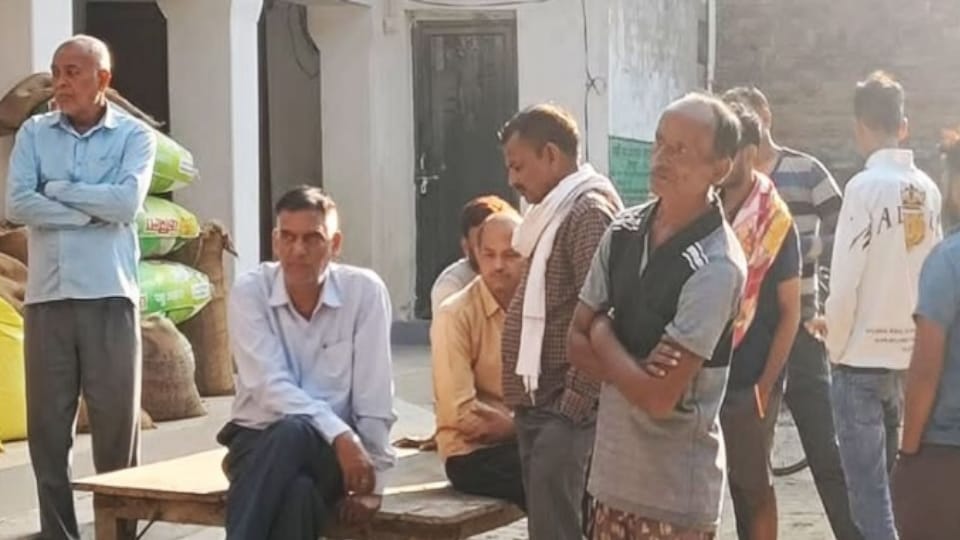 Fatehpur murder Case Murder accused constable used to extort money from villagers by flaunting his uniform