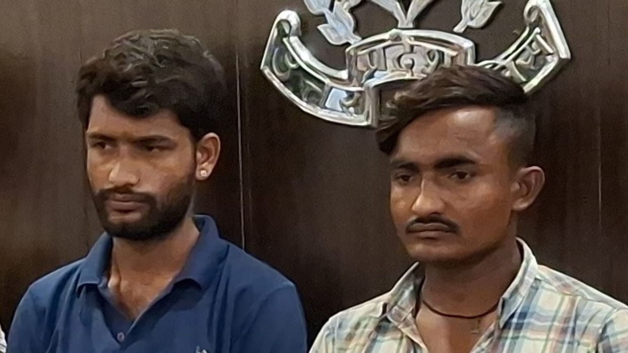 Liquor worth 1 crore rupees recovered from Purvanchal Expressway two smugglers arrested in Azamgarh