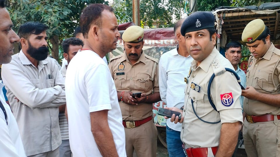 Meerut: When police harassed him, the transporter consumed poison, when the accused was caught