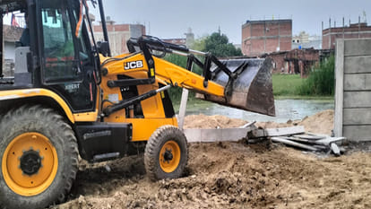 Kanpur: Illegal encroachments removed from pond land, walls demolished using JCB