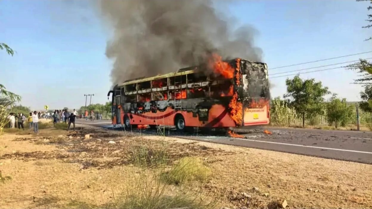 Rajasthan Bus Fire: Another Youth Burned In Jaisalmer Bus Accident Dies In  Jodhpur, 23 People Dead So Far - Amar Ujala Hindi News Live - जैसलमेर बस  अग्निकांड:हादसे में झुलसे महिपाल की