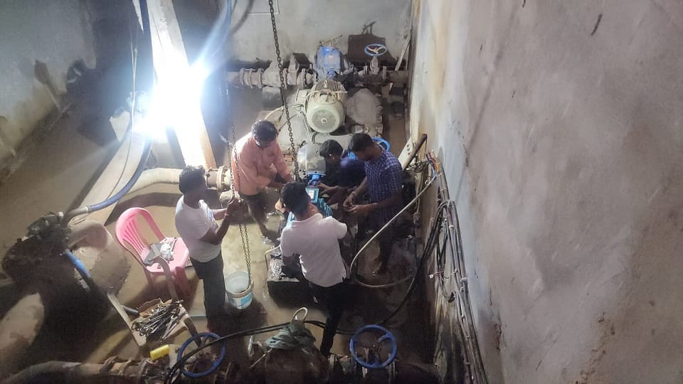 Municipal team engaged on war footing new pump arrives water will start flowing in Balod from tomorrow