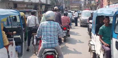 Kanpur Jam five minute journey takes 45 minutes police appeal  do not bring vehicles to markets unnecessarily