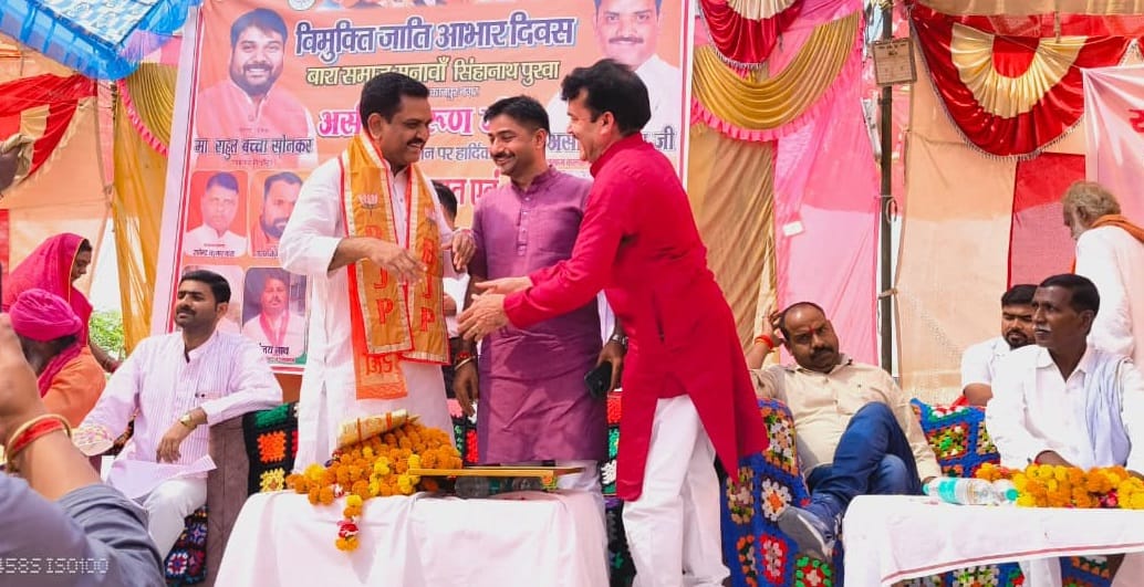 Kanpur Minister Asim Arun celebrated Vimukti Jati Aabhaar Diwas in Bilhaur informed villagers about schemes