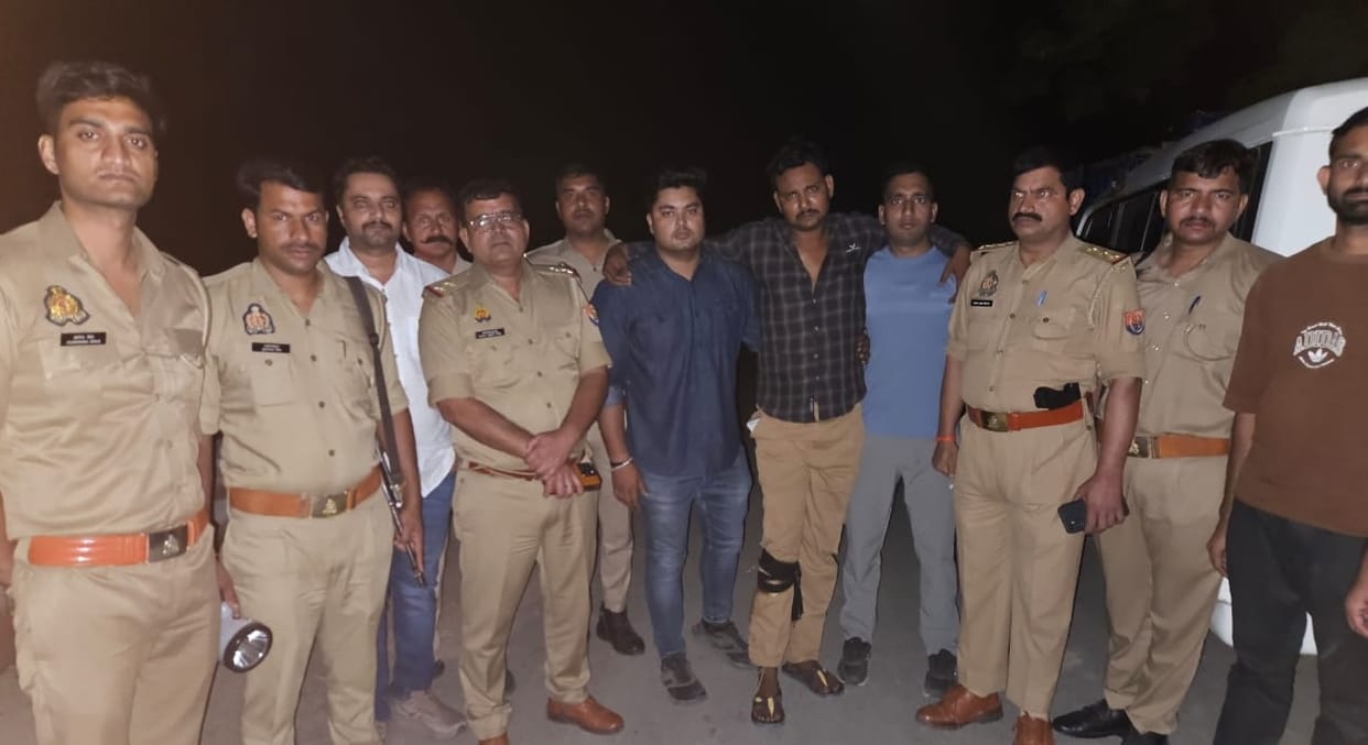 Orai Criminal carrying reward of 25000 rupees arrested in encounter shot in leg more than 20 cases registered