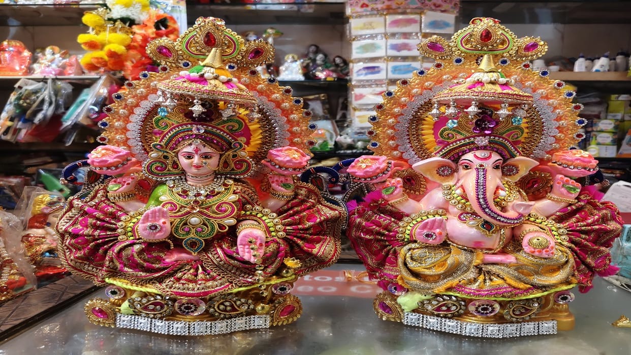 eco-friendly Lakshmi and Ganesha will enhance the beauty on this diwali in Bareilly
