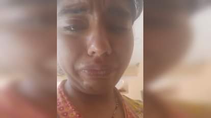 महिला ने वीडियो पर खाया जहर