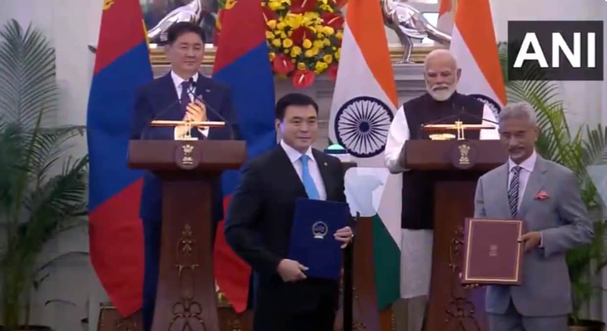 PM Modi and Mongolia President Khurelsukh Ukhnaa witness exchange of MoUs in Delhi