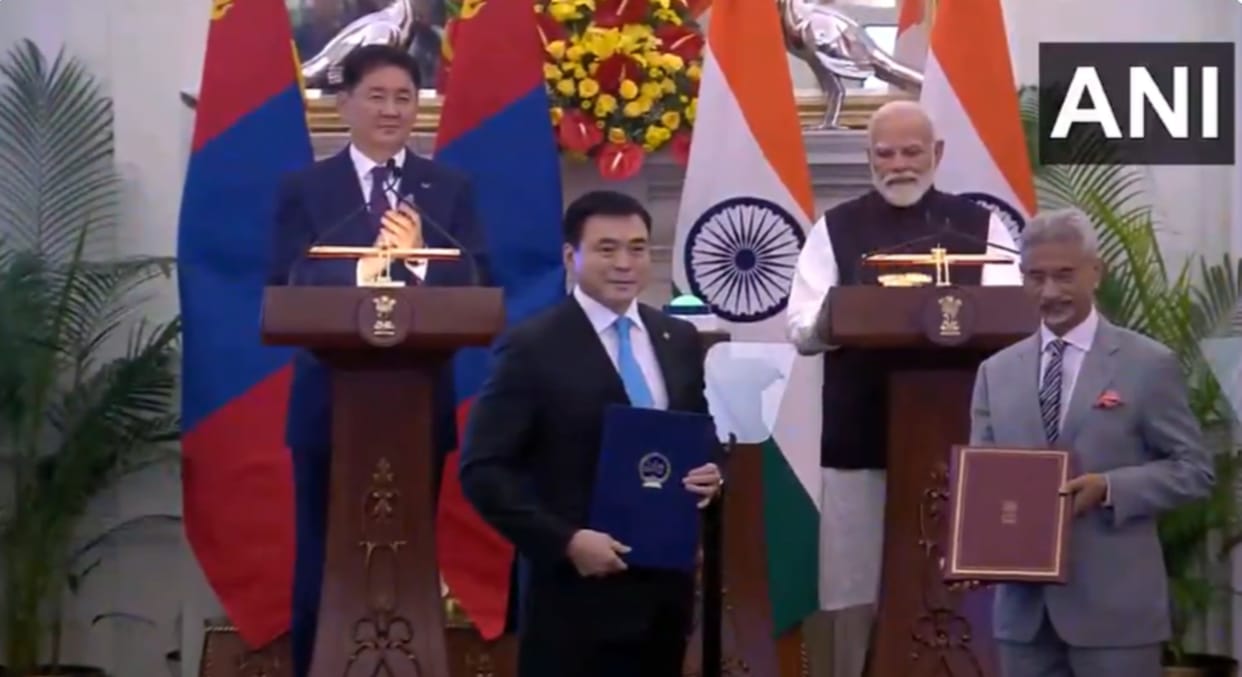 PM Modi and Mongolia President Khurelsukh Ukhnaa witness exchange of MoUs in Delhi
