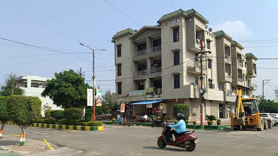Housing societies join Amar Ujala helmet campaign