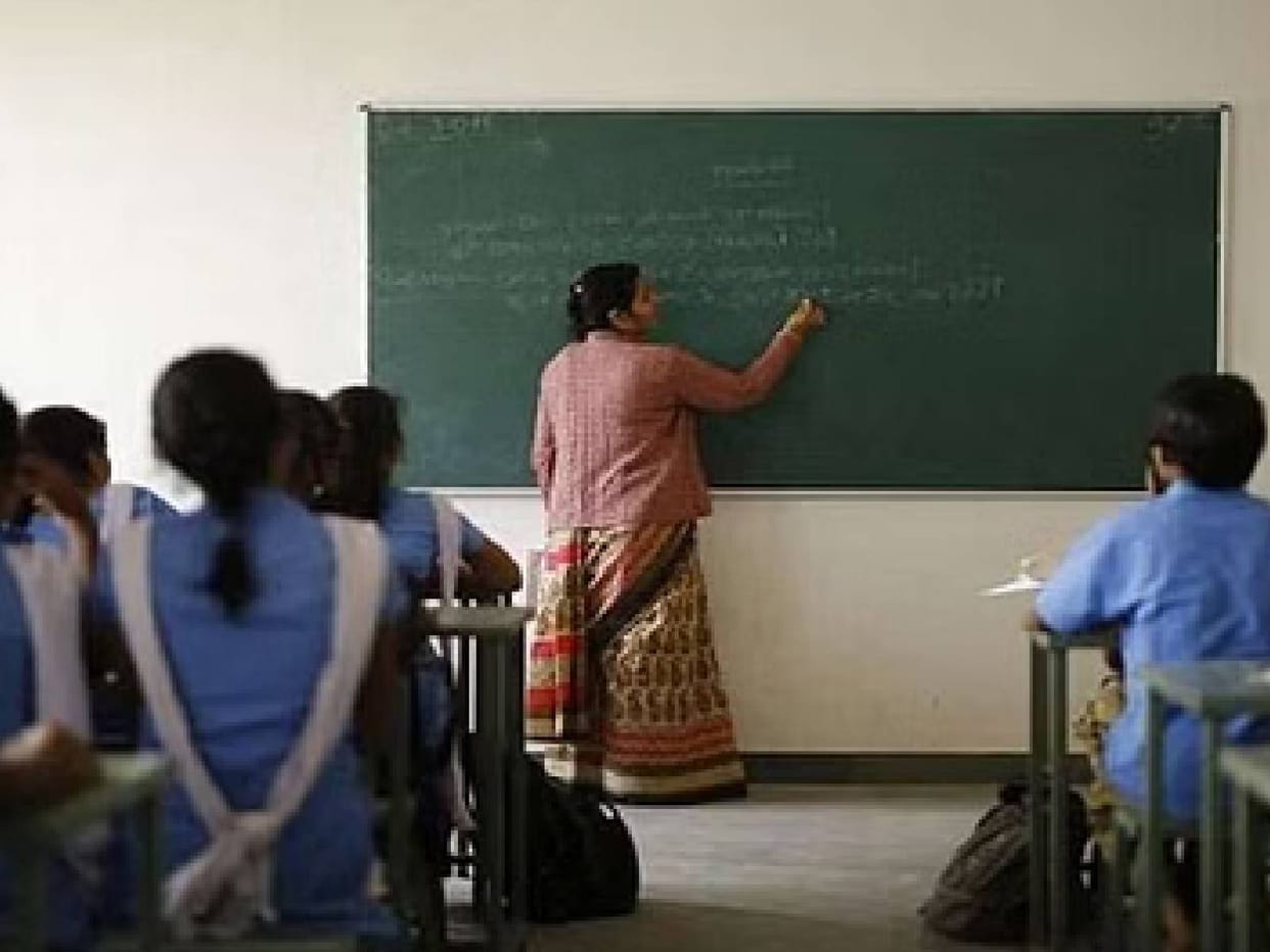 UP: 1641 teachers of secondary schools will be transferred offline, teachers had protested in front of the min
