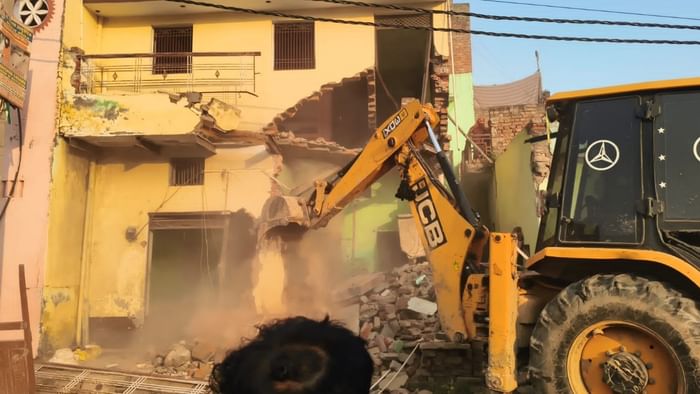 Bulldozer action in Varanasi many houses demolished on Markandeya Mahadev Temple Road