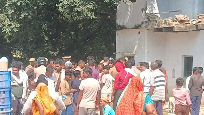 Bulldozer action in Varanasi many houses demolished on Markandeya Mahadev Temple Road