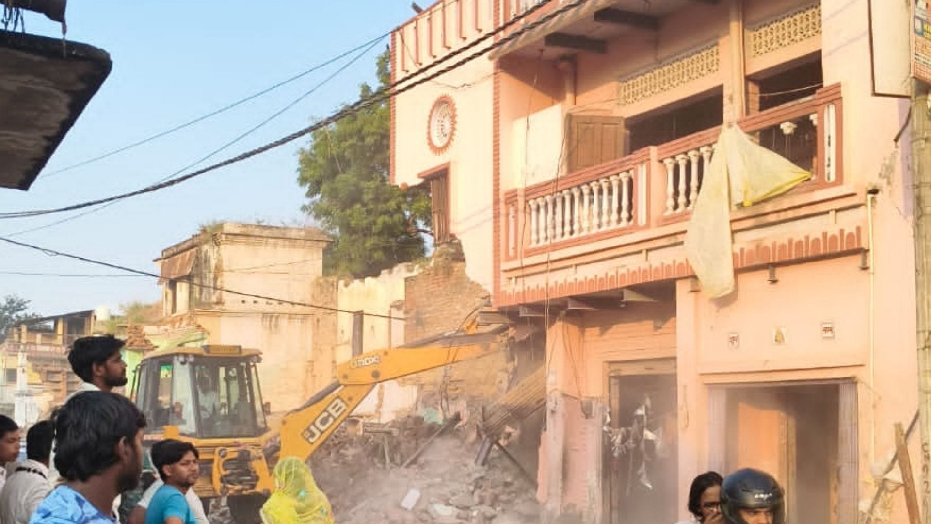 Bulldozer action in Varanasi many houses demolished on Markandeya Mahadev Temple Road
