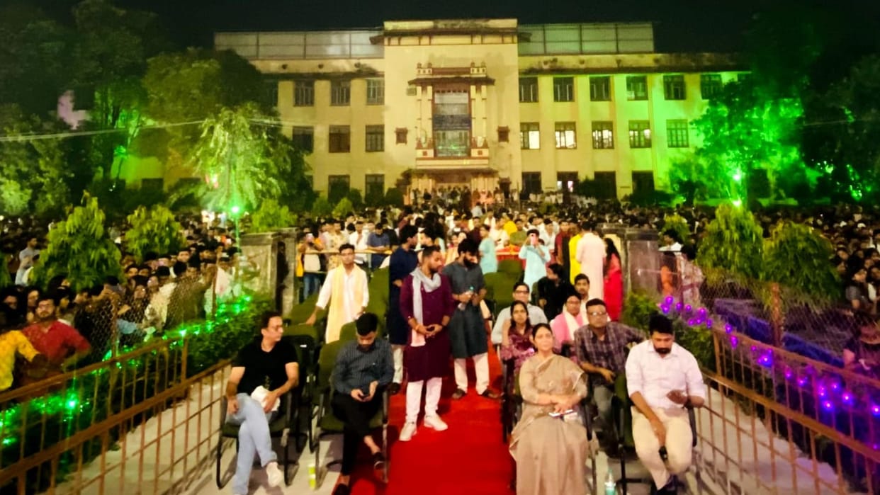 IIT BHU 62 toppers will be awarded 123 medals and 1995 degrees cash prize of 169,100 rupees