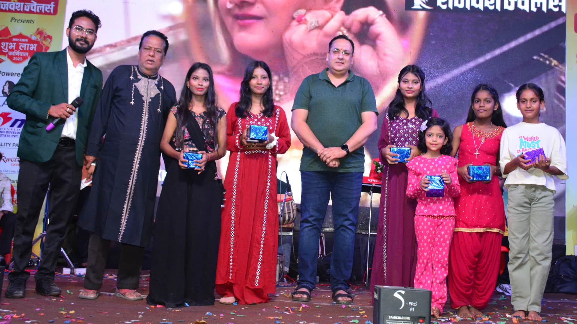 The fourth day of the carnival dazzled with music, dance and art.