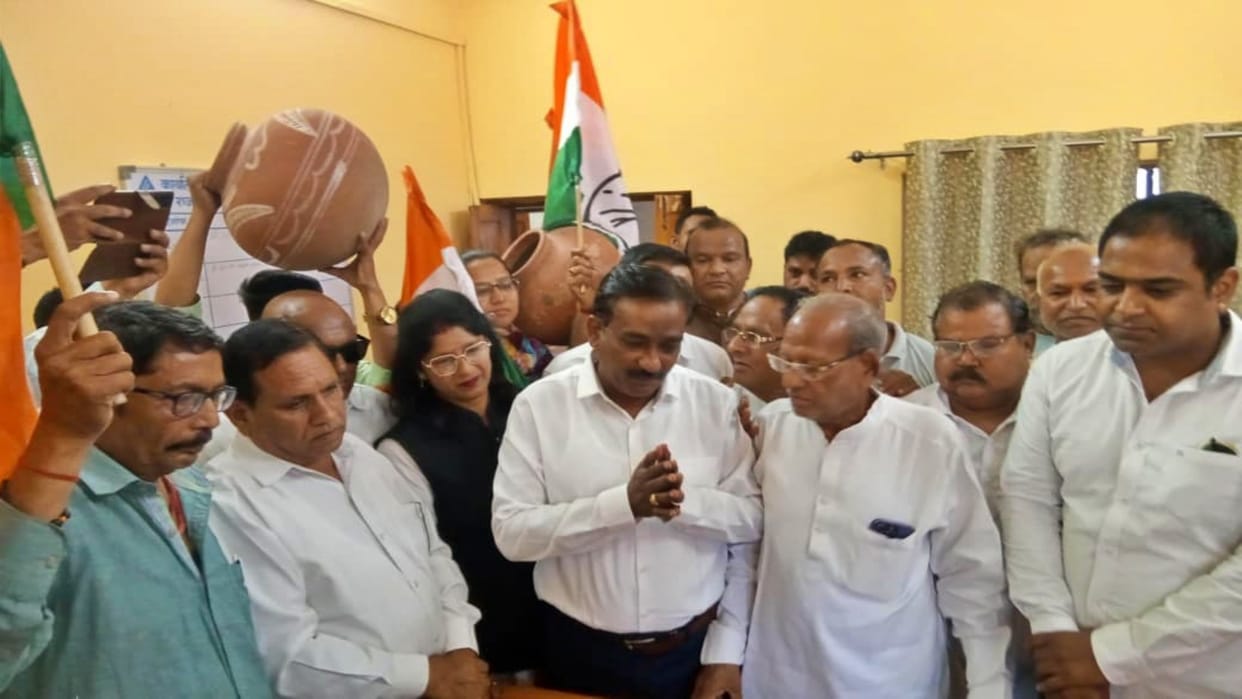 Beawar News: Congress Protests by Gathering Water Supply Department Over Drinking Water Crisis Before Diwali