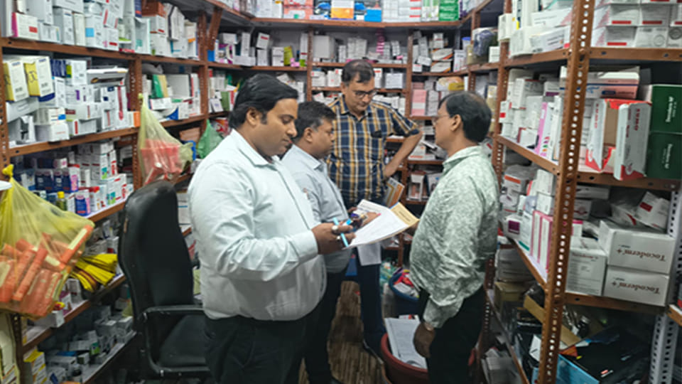 Kanpur: Drugs being sold in the city, the drug department conducted raids to put a stop to them