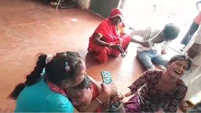 सीएचसी में रोते-बिलखते परिजन