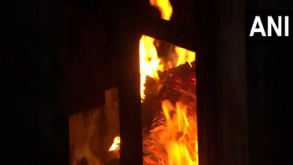 Delhi fire: Policeman saves a life in Swaroop Nagar