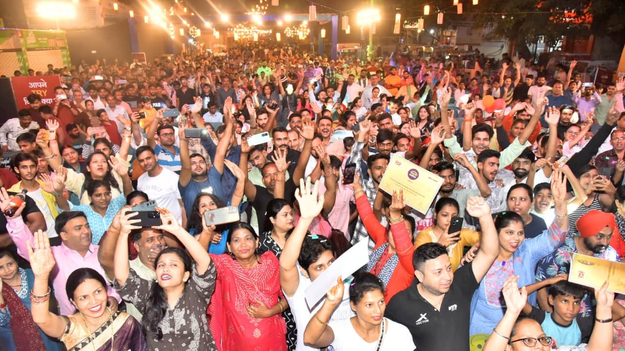 Artists rocked the final day of the diwali carnival in Bareilly
