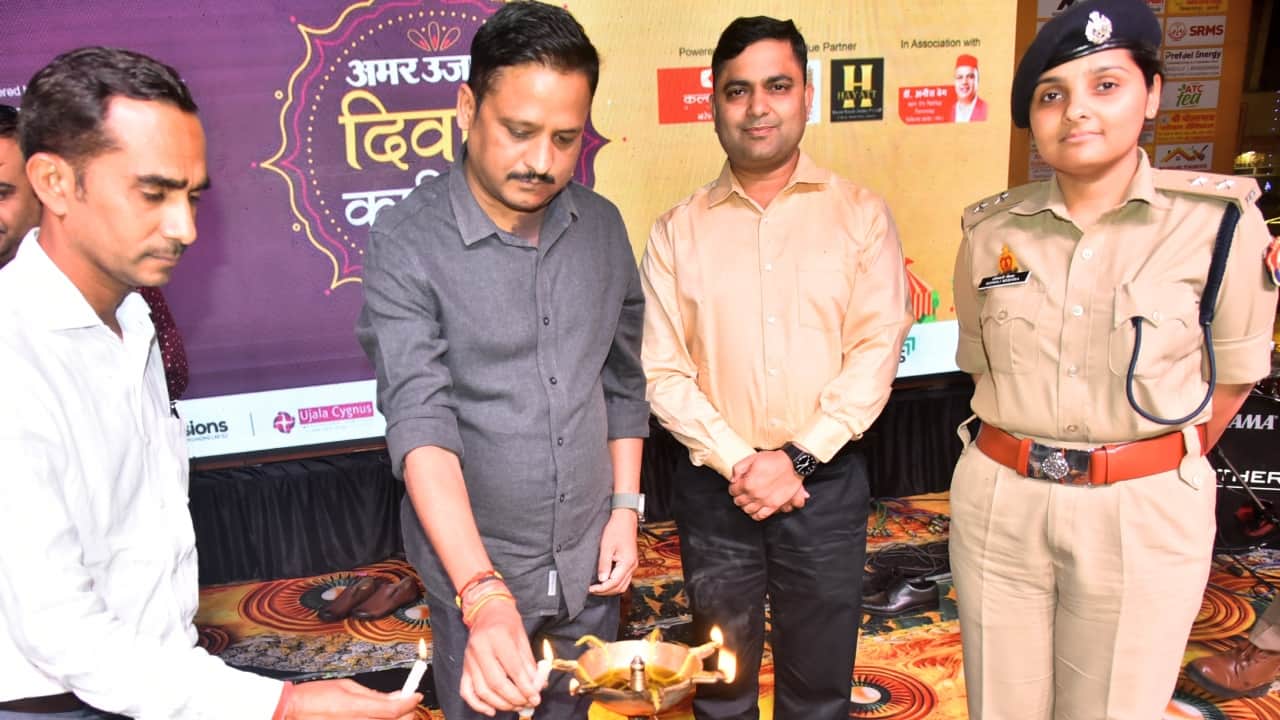 Artists rocked the final day of the diwali carnival in Bareilly
