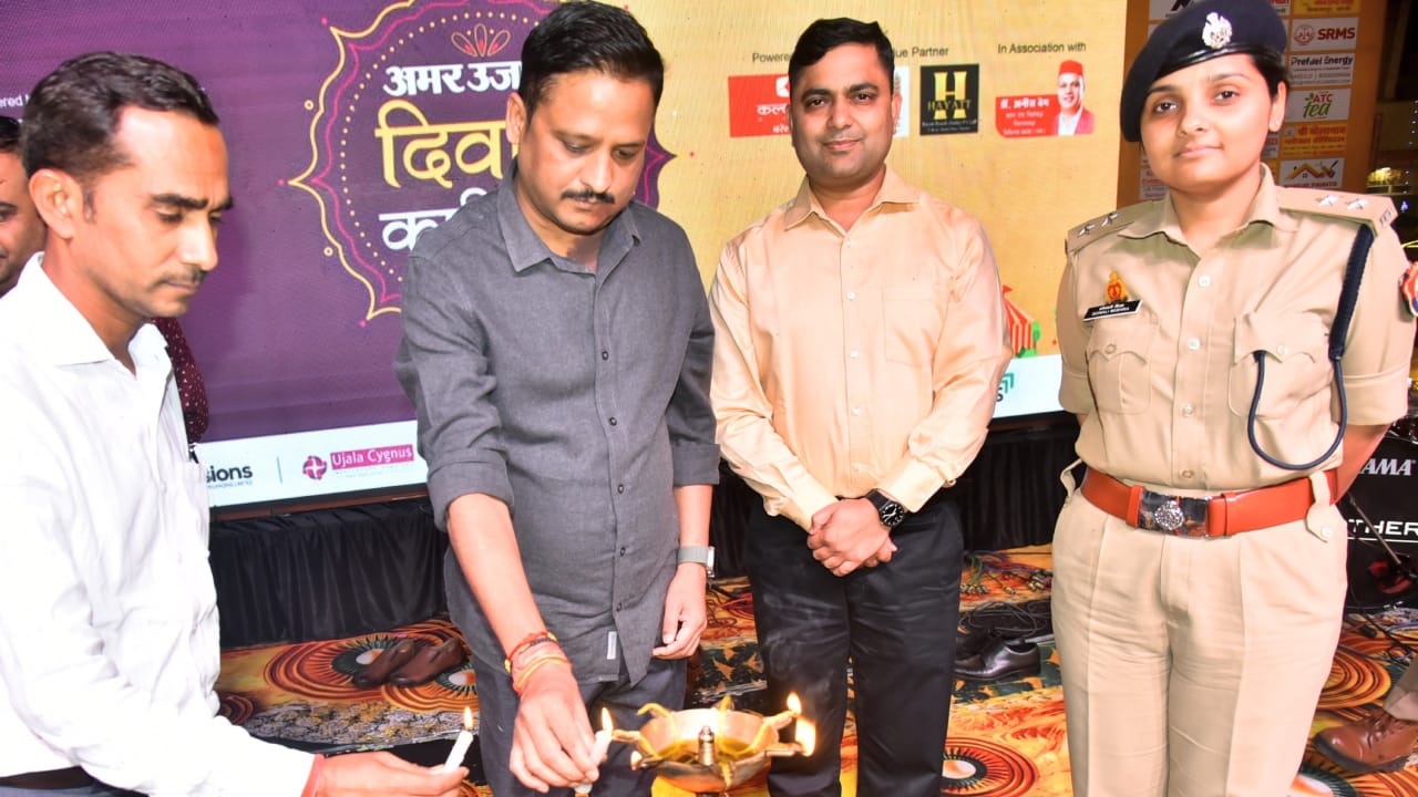 Artists rocked the final day of the diwali carnival in Bareilly
