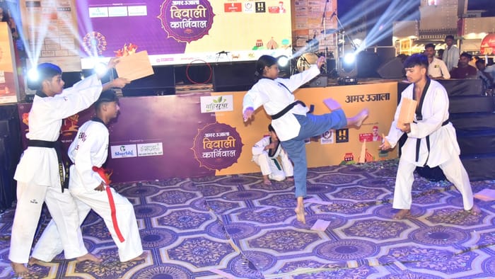 Artists rocked the final day of the diwali carnival in Bareilly