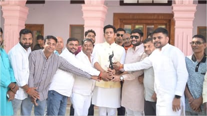 Ravi Kishan reaction on winning Filmfare Award for Laapataa Ladies says I have yearned 33 years for this