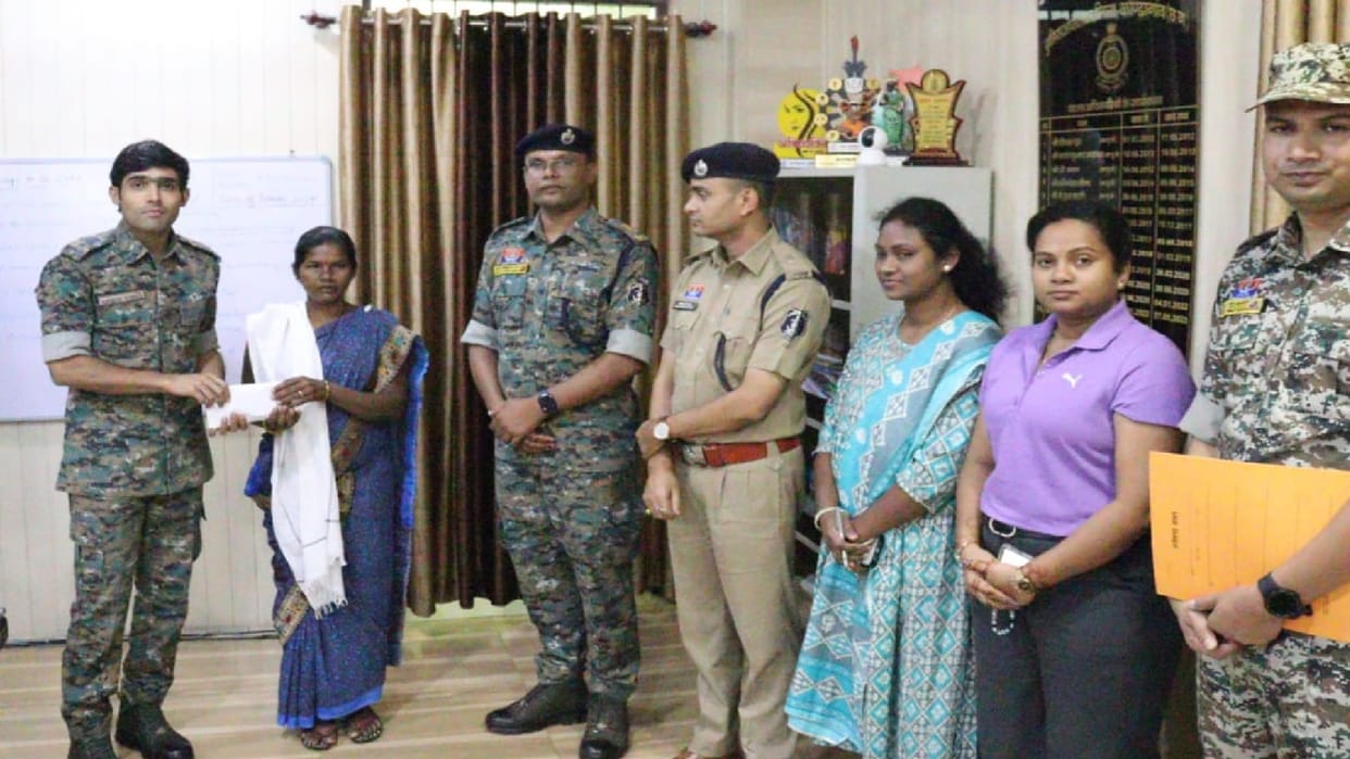 Kamali, a female Naxalite carrying a reward of Rs 5 lakh, surrendered in Kondagaon