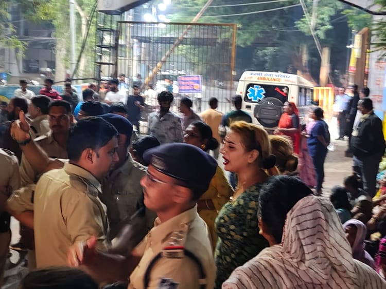 Indore News: इंदौर में किन्नरों का हंगामा, 20 से ज्यादा ने पीया फिनाइल, पुलिस ने अस्पताल में कराया भर्ती