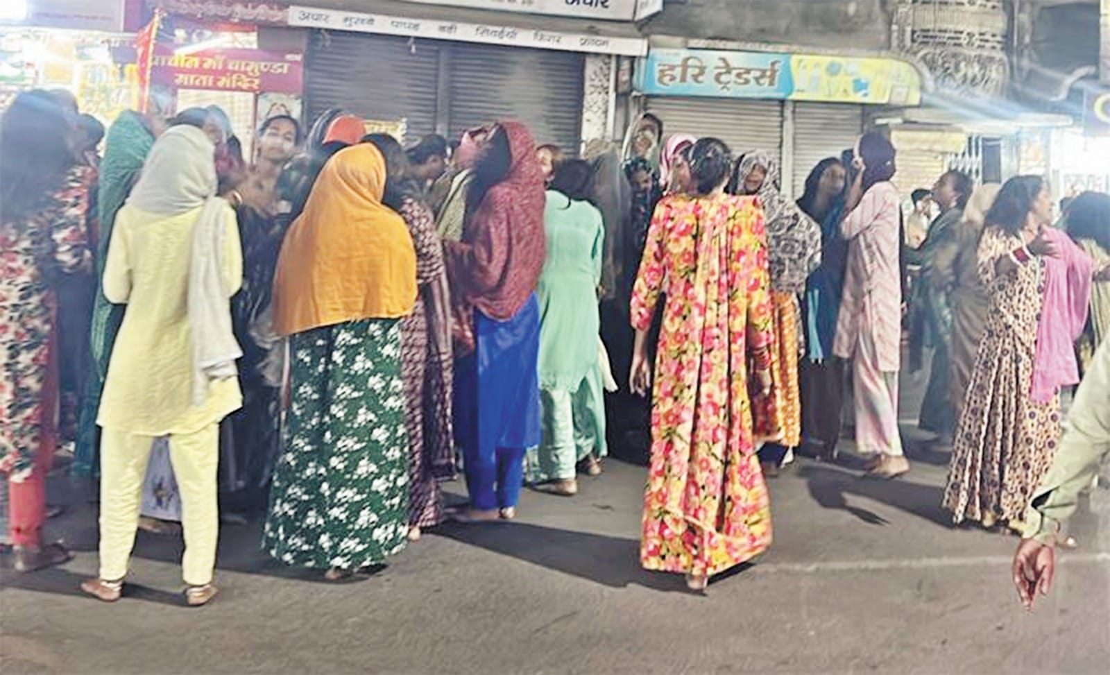 Ruckus by transgender people in Indore, more than 20 people drank phenyl, police admitted them to hospital