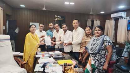 कांग्रेस पार्षदों ने कलेक्टर से की मुलाकात