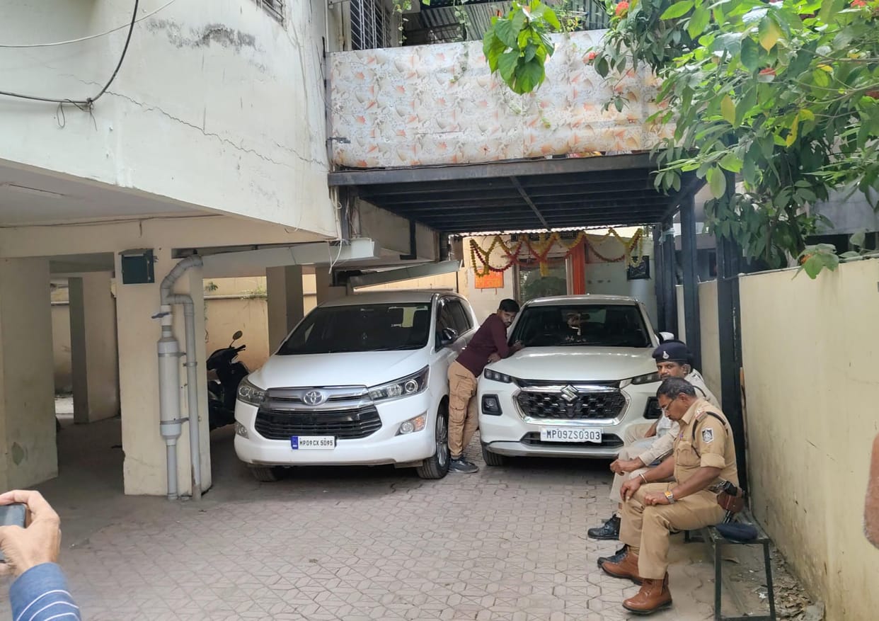 Indore: Lokayukta raids five locations of retired officer Dharmendra Singh Bhadoria, including Indore.