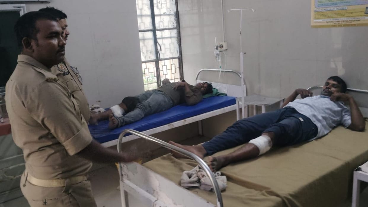 Encounter in Jaunpur Four criminals arrested two injured in leg were fleeing after firing at police