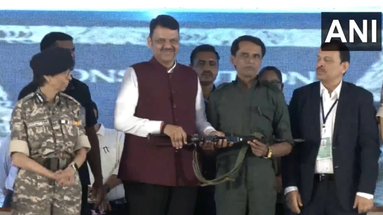 Naxal Commander Mallojula Venugopal Rao alias Bhupati surrenders in front of CM Devendra Fadnavis at Gadchirol