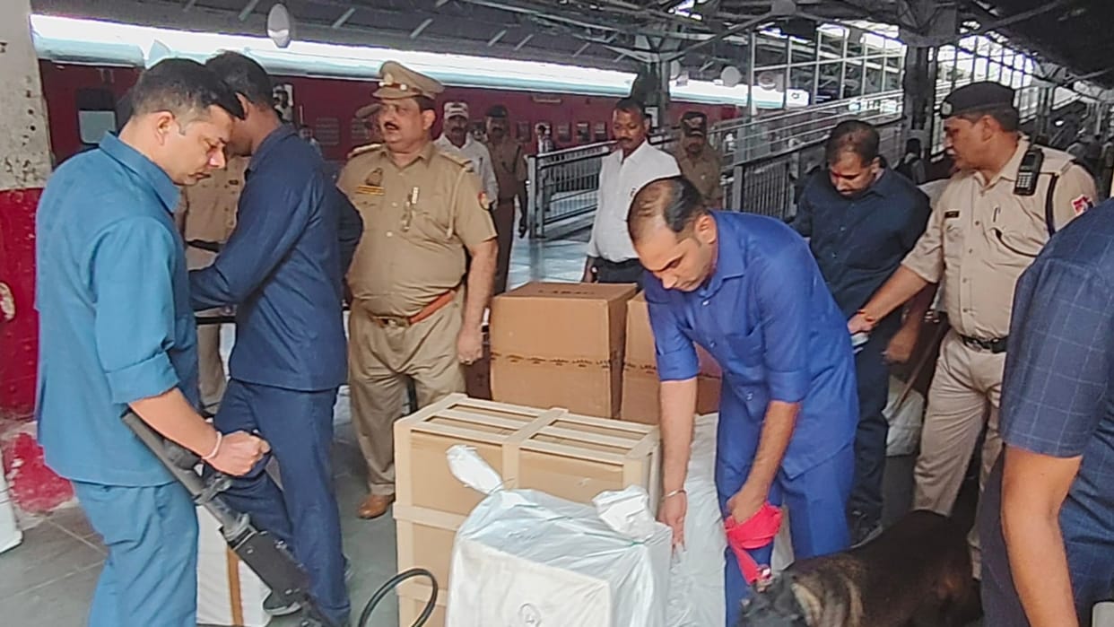 Alert in Prayagraj due to Diwali and Chhath, checking campaign carried out at railway stations